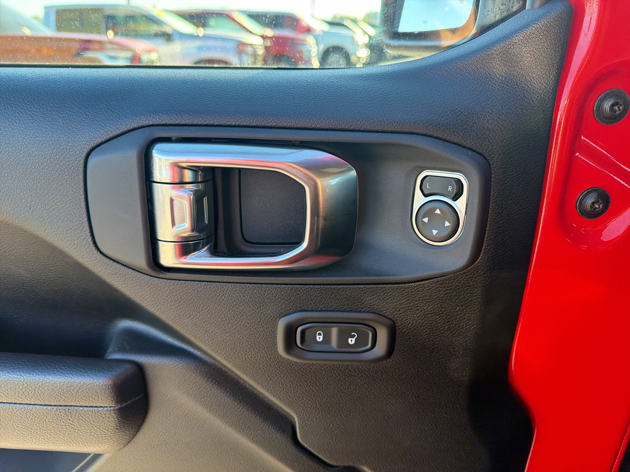Used 2025 Jeep Wrangler Unlimited Rubicon w/ Convenience Group AWD/4WD image 19