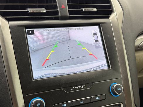 Used 2019 Ford Fusion SE image 28