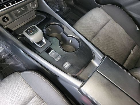 Used 2025 Nissan Rogue SV FWD image 22
