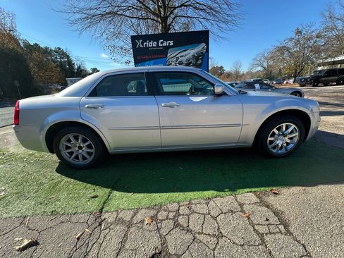 Used 2009 Chrysler 300 Touring image 8