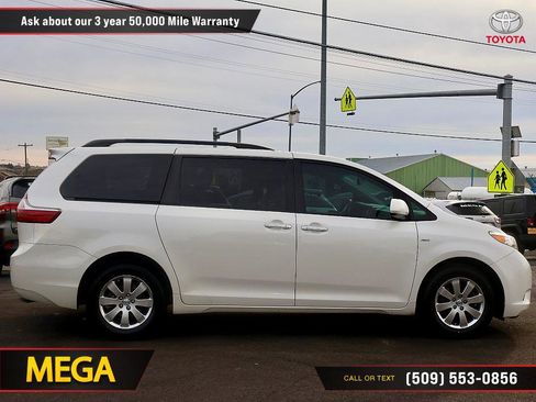 Used 2017 Toyota Sienna XLE image 13