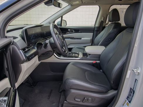 Used 2024 Kia Carnival SX Prestige image 15