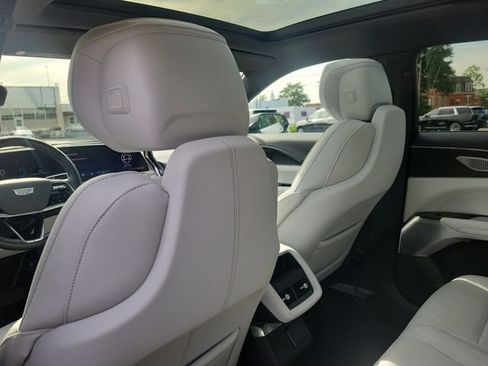 Used 2024 Cadillac Lyriq Luxury AWD/4WD image 25