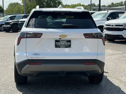 Used 2025 Chevrolet Equinox LT w/ Convenience Package II AWD/4WD image 3