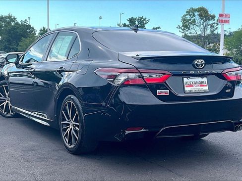 Used 2023 Toyota Camry SE w/ Audio Upgrade Package FWD image 11