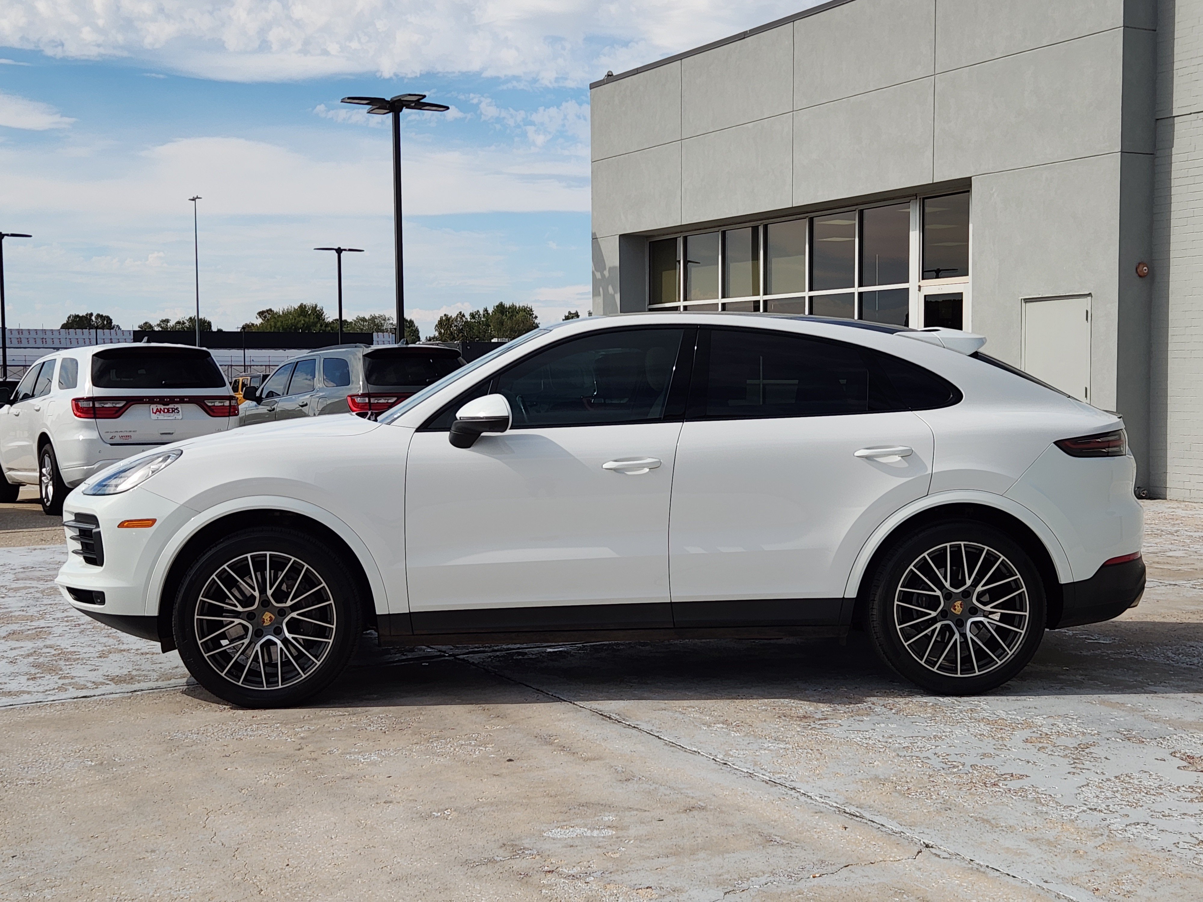 Used 2023 Porsche Cayenne Coupe AWD/4WD image 5