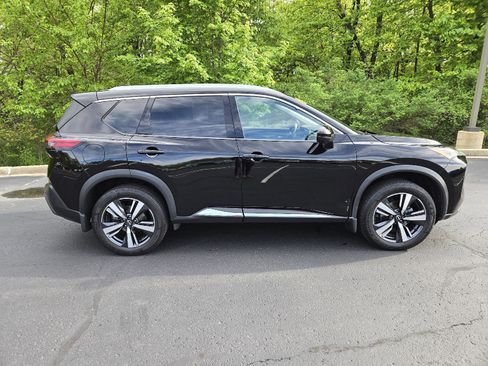 Used 2022 Nissan Rogue SL FWD image 2