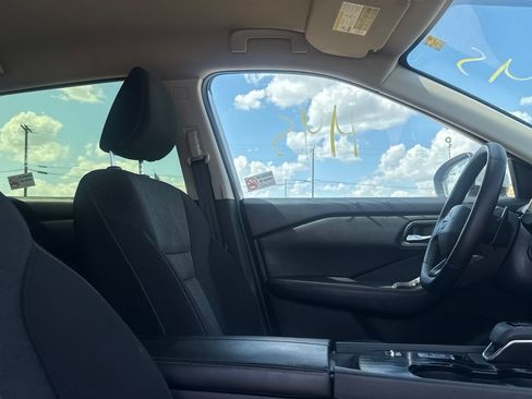 Certified 2025 Nissan Rogue SV FWD image 27