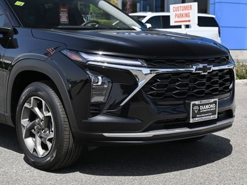 New 2026 Chevrolet Trax LT w/ LPO, Blackout Package FWD image 9