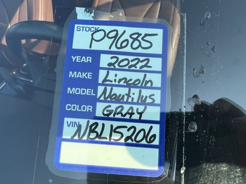 Used 2022 Lincoln Nautilus Reserve image 23