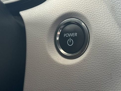 Certified 2025 Toyota Corolla SE image 30