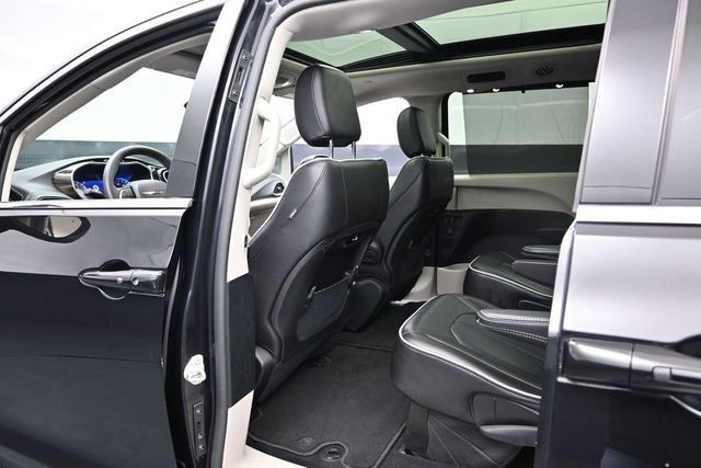 Certified 2024 Chrysler Pacifica Limited FWD image 20