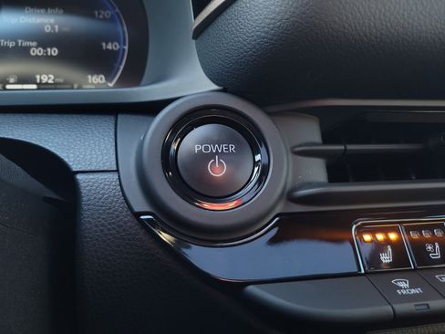 Used 2023 Toyota Crown Limited image 22