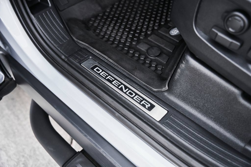 Used 2023 Land Rover Defender 110 X AWD/4WD image 40