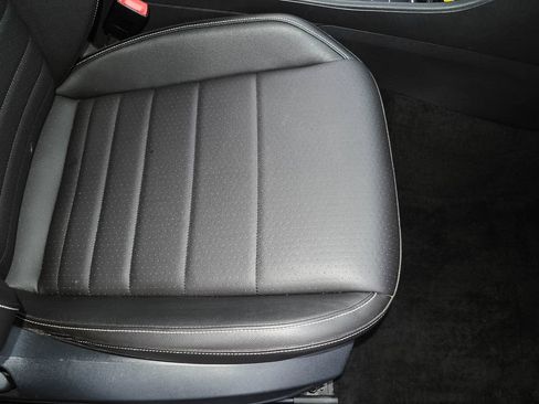 Used 2023 Volkswagen Jetta SE FWD image 20