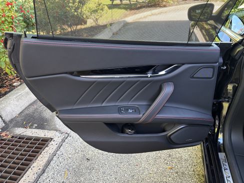 Used 2022 Maserati Quattroporte Modena Q4 image 15