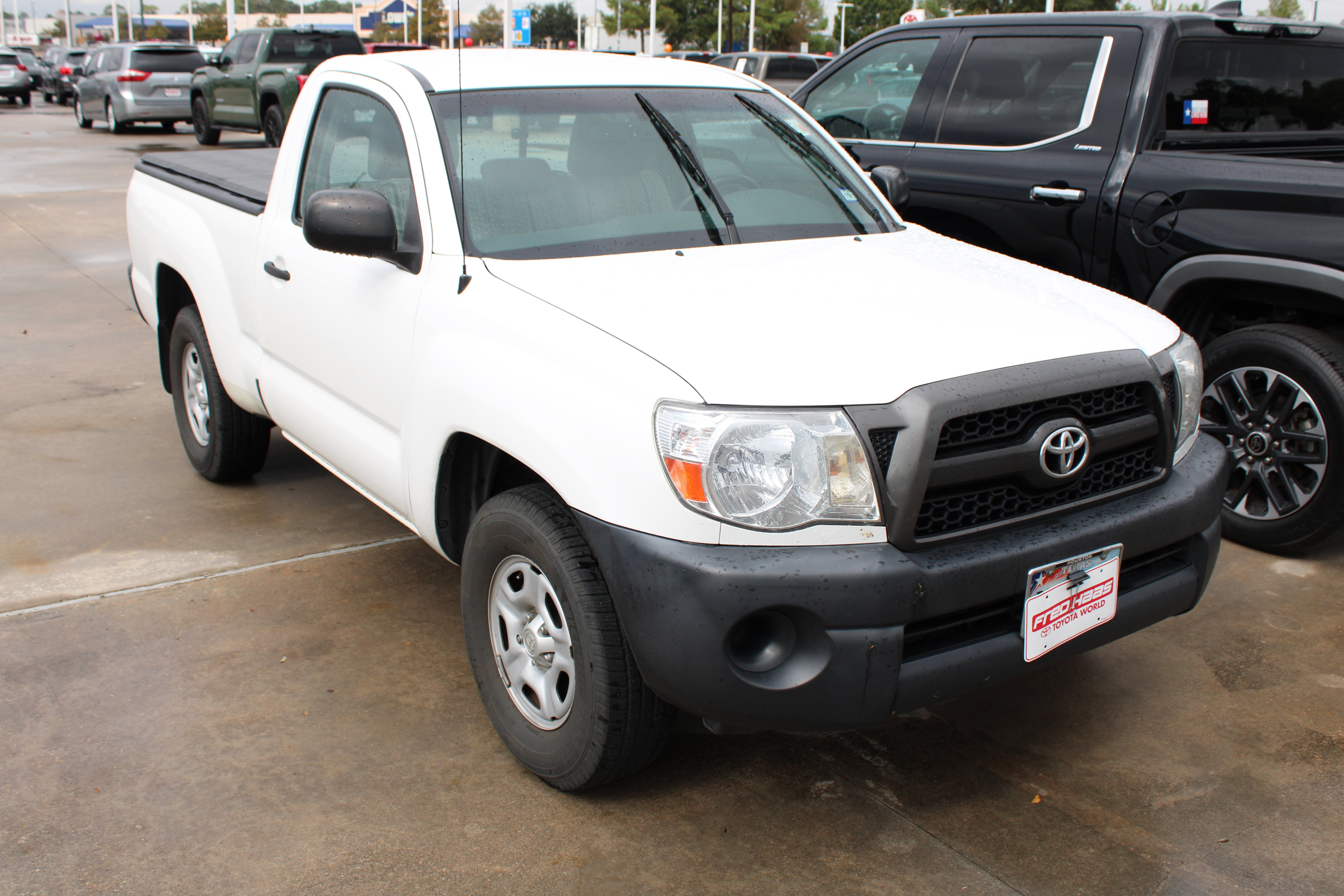 Used 2011 Toyota Tacoma 2WD Regular Cab image 2