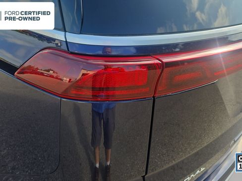 Used 2023 Kia Carnival LX FWD image 22