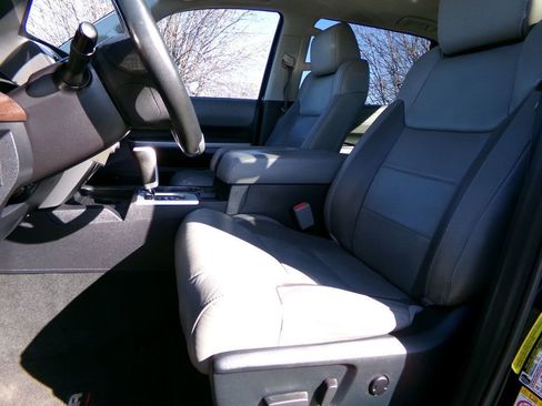 Used 2018 Toyota Tundra Limited w/ Limited Premium Package image 10