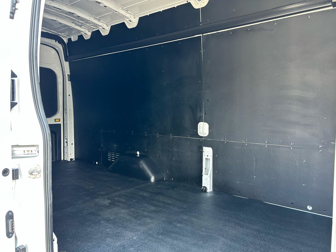 Used 2025 Ford Transit 250 148 High Roof Extended w/ Load Area Protection Package RWD image 19