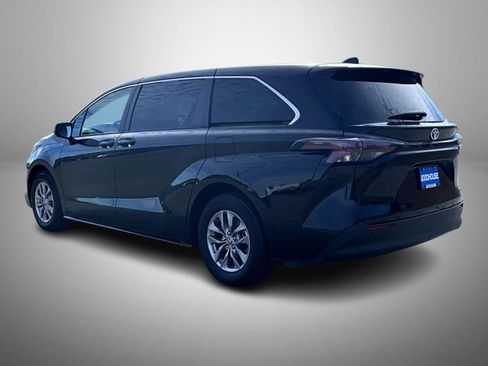 Used 2024 Toyota Sienna LE image 7