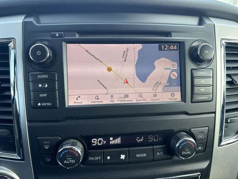 Used 2019 Nissan Titan SV w/ SV Convenience Package image 19