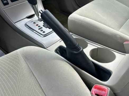 Used 2013 Toyota Corolla LE FWD image 35