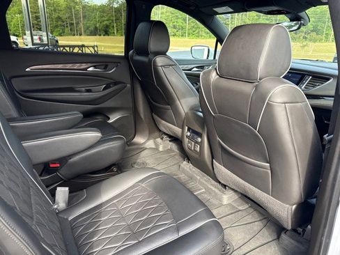 Used 2022 Buick Enclave Avenir w/ Avenir Technology Package FWD image 13