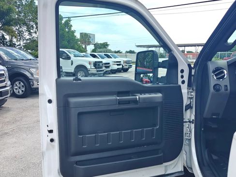 Used 2011 Ford F250 Lariat w/ Lariat Interior Pkg RWD image 10
