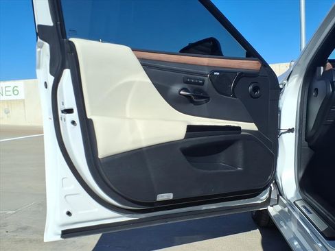 Used 2025 Lexus ES 300h w/ Luxury Package image 20