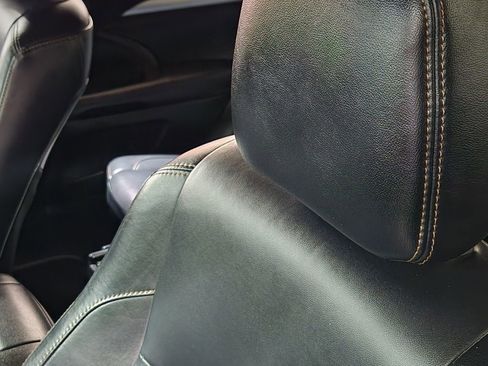 Used 2019 Toyota Highlander XLE FWD image 32