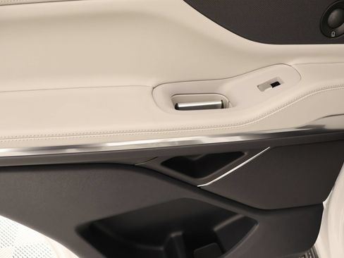 New 2026 Lincoln Navigator Premiere AWD/4WD image 17
