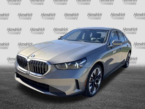 Certified 2025 BMW 530i image 5