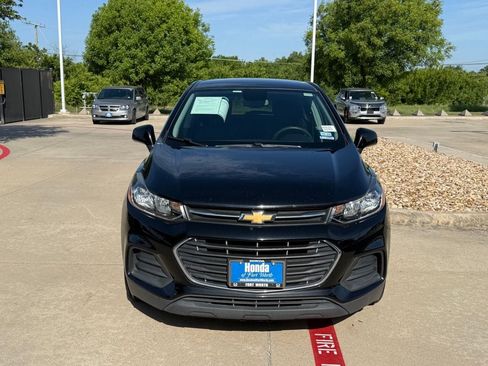 Used 2020 Chevrolet Trax LS w/ Tint and Cruise Package FWD image 9