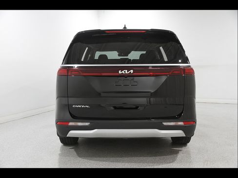 Used 2024 Kia Carnival EX FWD image 20