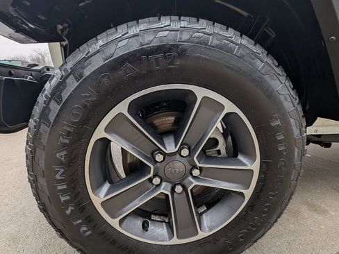 Used 2023 Jeep Wrangler Sahara image 44