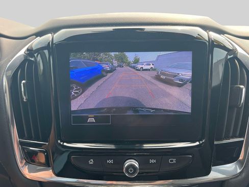 Used 2023 Chevrolet Traverse LT FWD image 28