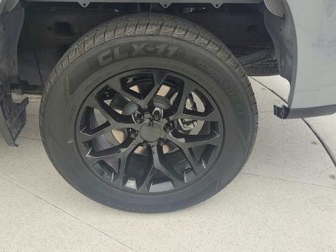 Certified 2025 Chevrolet Silverado 1500 Custom w/ LPO, Dark Essentials Package RWD image 26