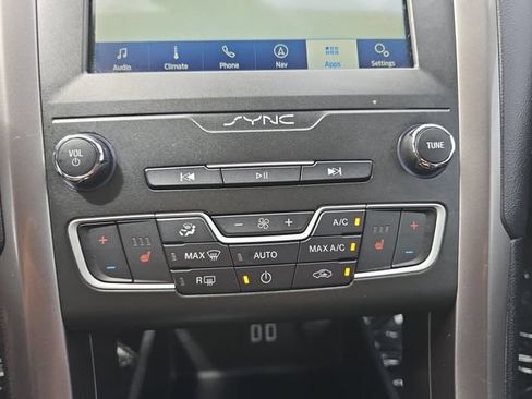 Used 2020 Ford Fusion SEL FWD image 4
