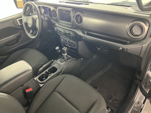 Used 2023 Jeep Gladiator Sport AWD/4WD image 23