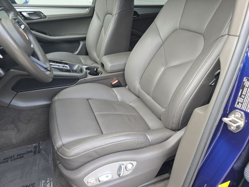 Certified 2022 Porsche Macan AWD/4WD image 4
