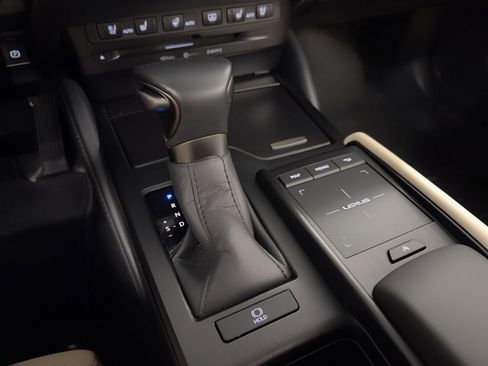 Used 2022 Lexus ES 350 Ultra Luxury w/ Accessory Package 2 image 24