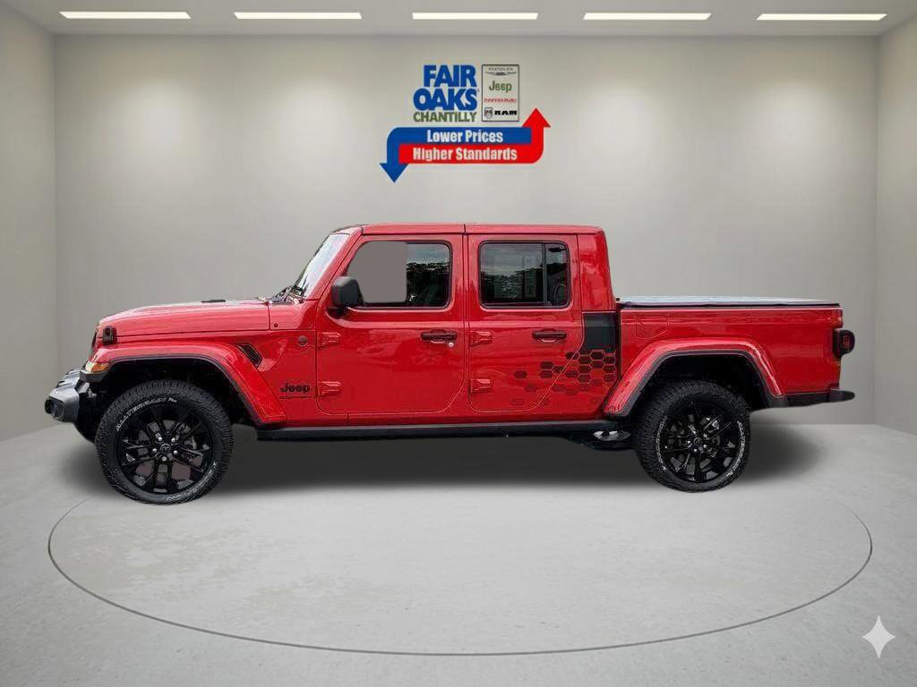 Used 2024 Jeep Gladiator Sport AWD/4WD image 13