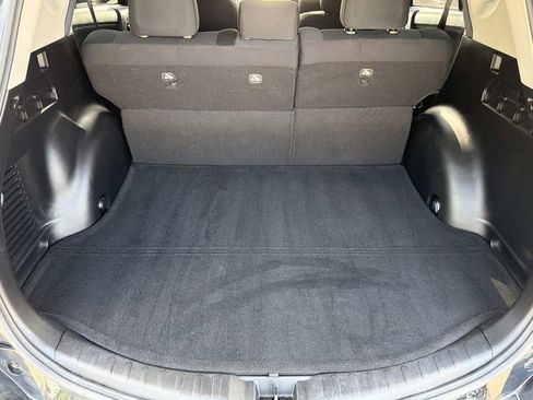 Used 2018 Toyota RAV4 LE AWD/4WD image 17