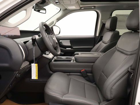 New 2025 Ford Expedition Active image 16