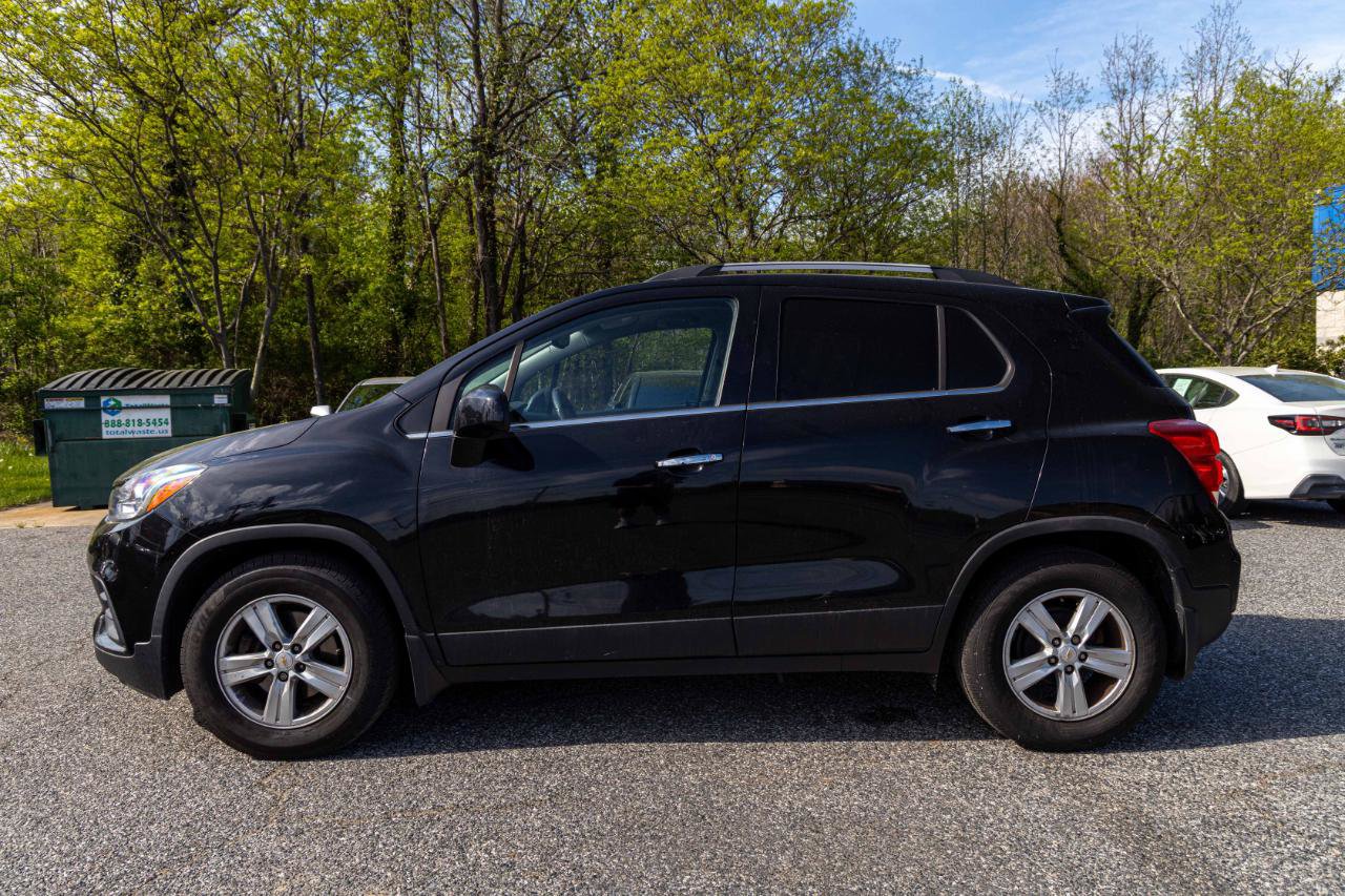 Used 2020 Chevrolet Trax LT w/ LT Convenience Package FWD image 3