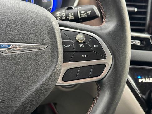 Used 2018 Chrysler Pacifica Touring-L image 26