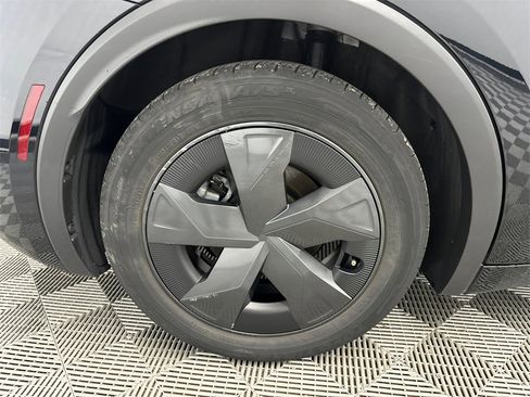 Used 2024 Toyota Prius LE image 17