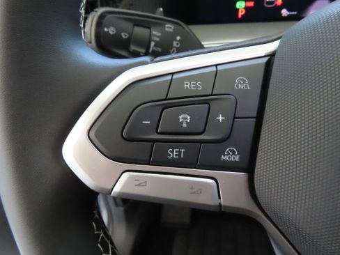 New 2026 Volkswagen Tiguan SE FWD image 12