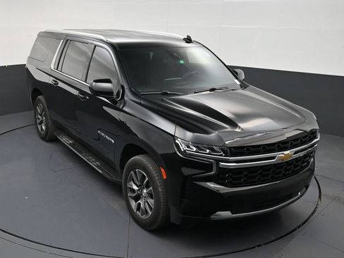 Used 2024 Chevrolet Suburban LS RWD image 18